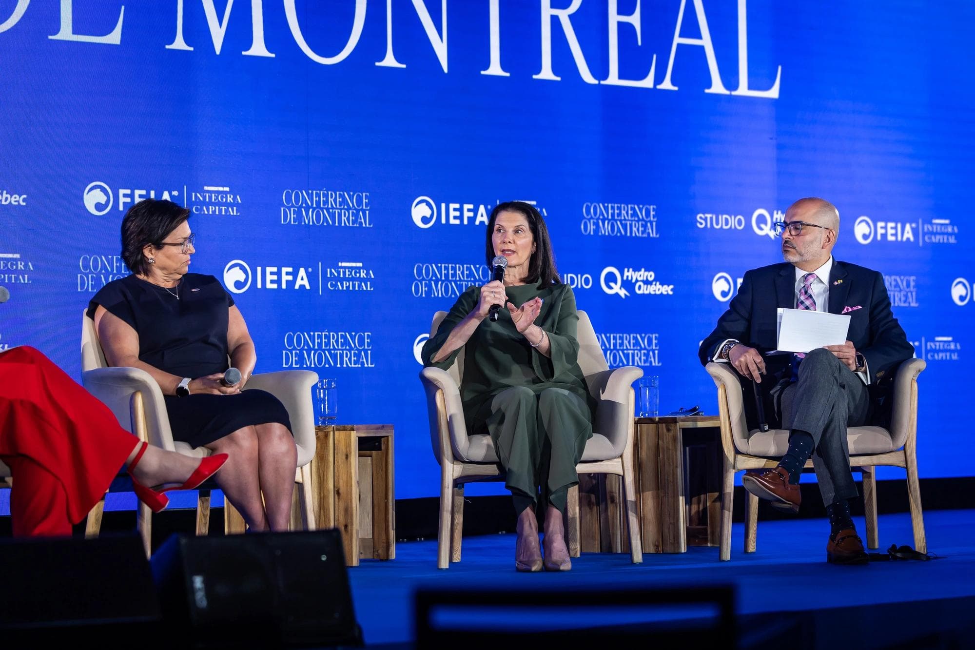 Mona Malone speaking at the Conference de Montréal