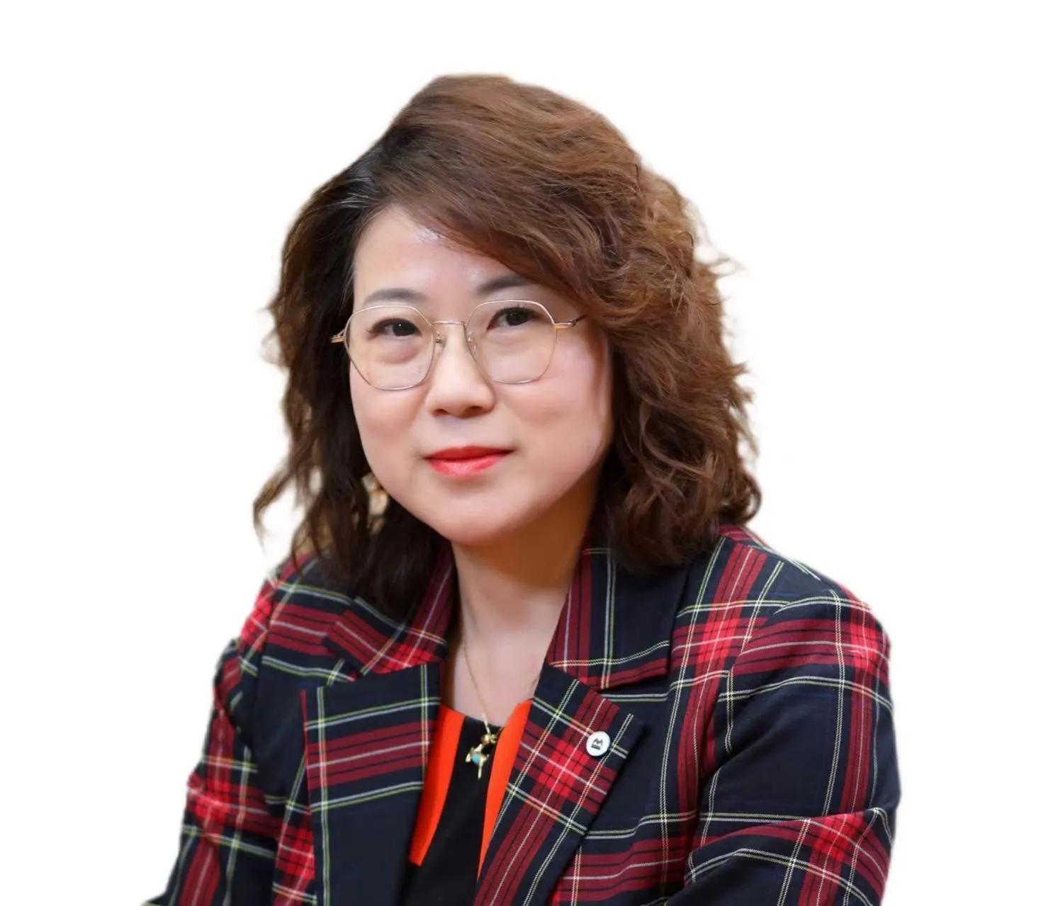 Lisa Xia Headshot