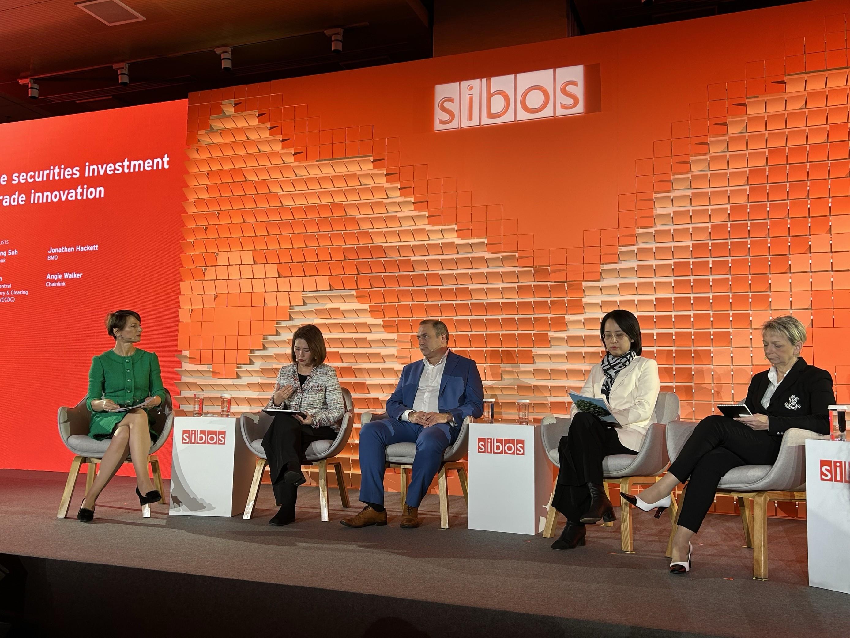 The panel discussion on “Sustainable Securities Investment and Post-trade Innovation” at Sibos Bejing.